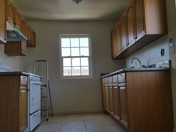3rd image of 826 E Harvard St APT C