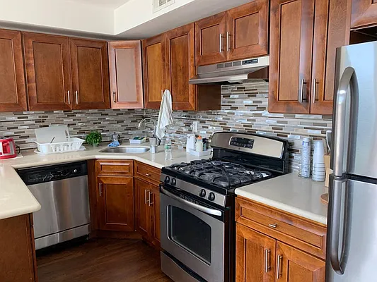 Rented by Premier Metro Realty Corp | media 75