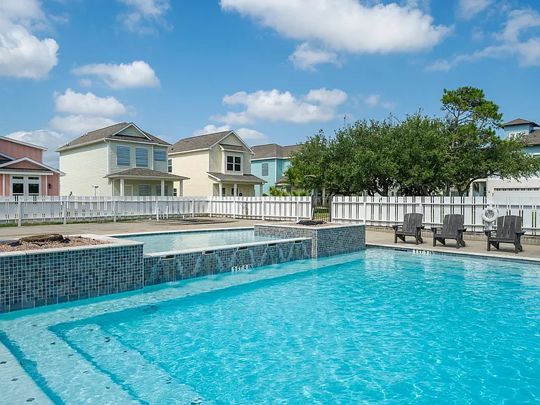 124 Lavaca Cir — Photo 36