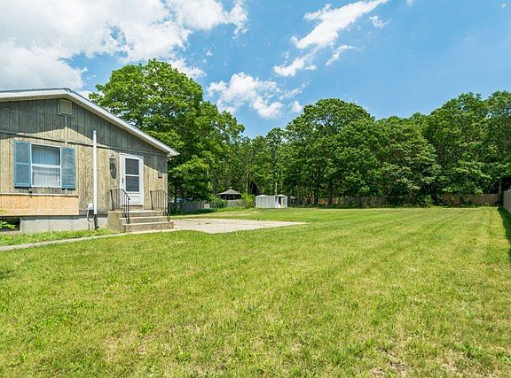 3rd image of 685 Waverly Ave