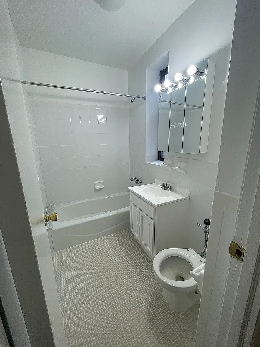 150 East 18th Street — Photo 3