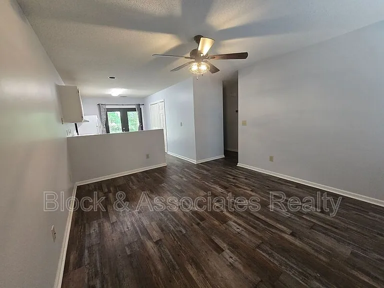 606 English Ct — Photo 4