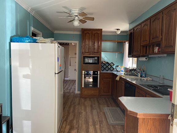 2nd image of 810 W Clubhouse Dr
