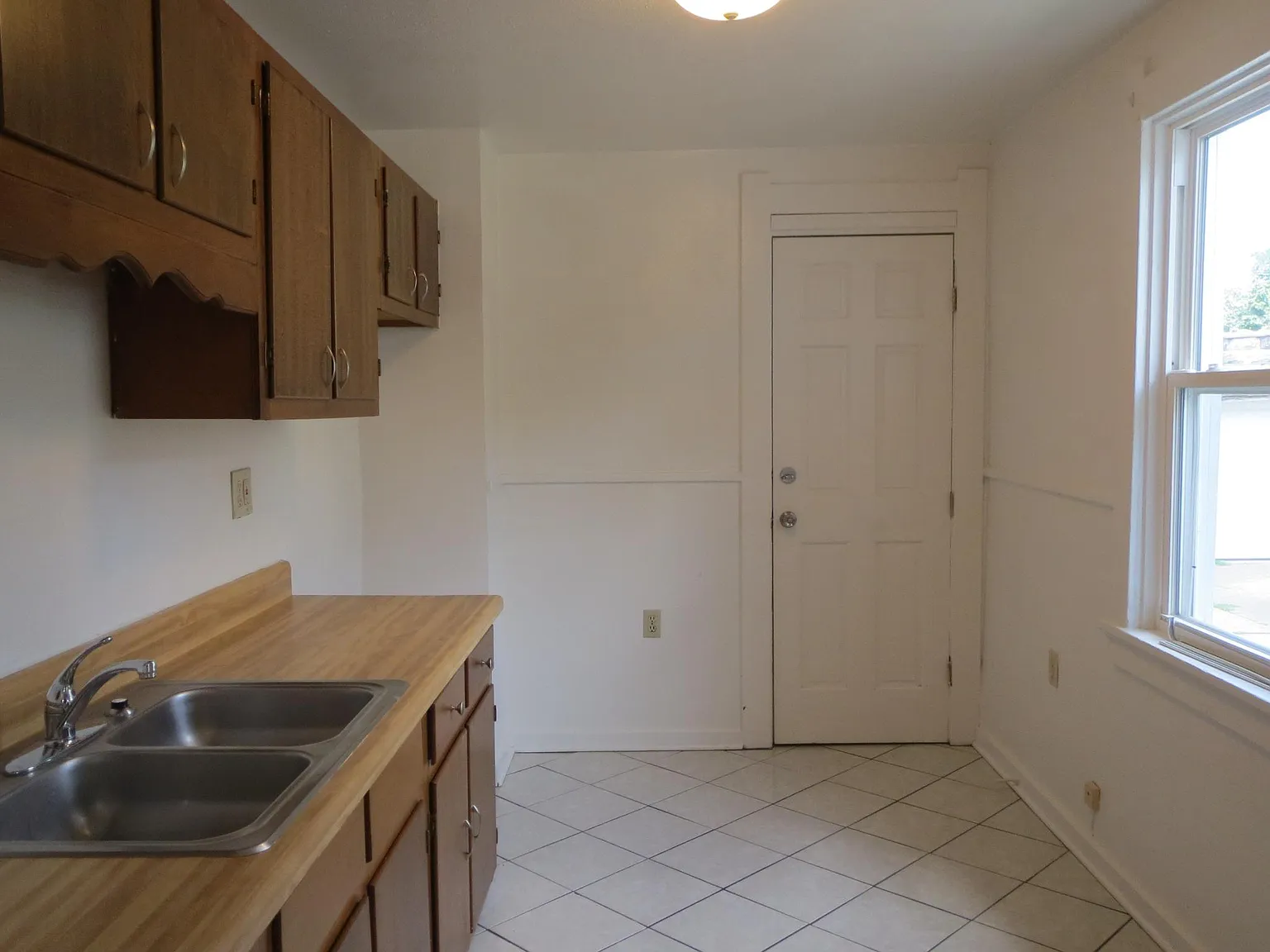 582 South Ave — Photo 3