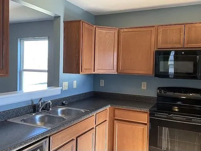 8372 Sotheby Dr — Photo 13