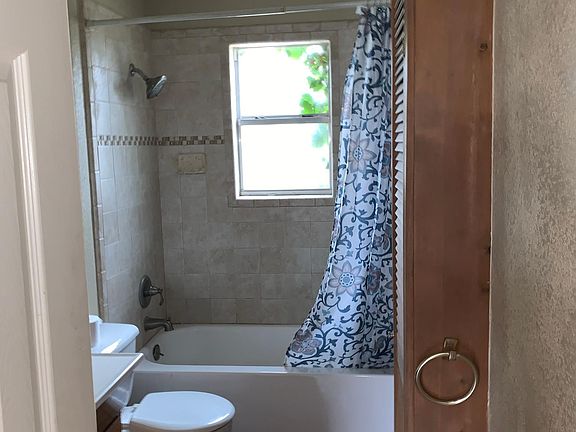 3rd image of 1608 Greenlee St