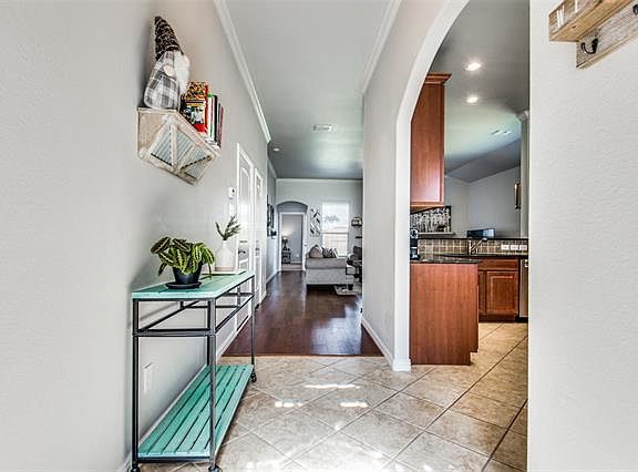 2nd image of 4605 Hidden Pond Dr