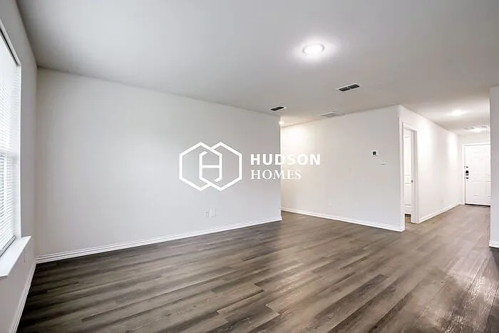 158 Westview Dr — Photo 3