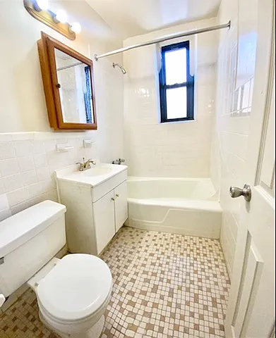 1545 Rhinelander Ave #4Z — Photo 5