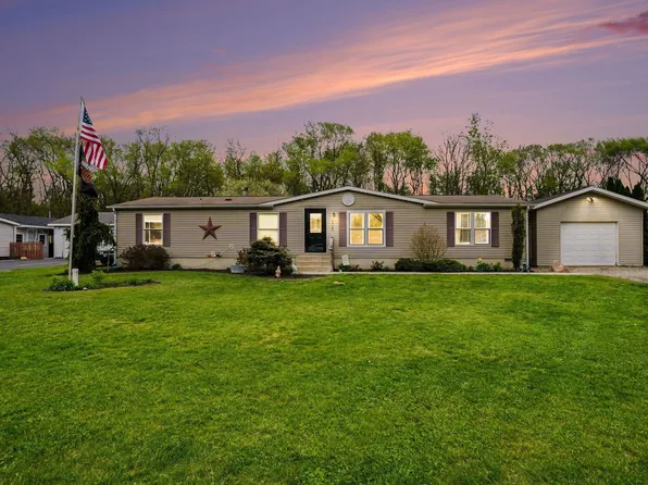 54720 Merry Dr, Elkhart, IN 46516