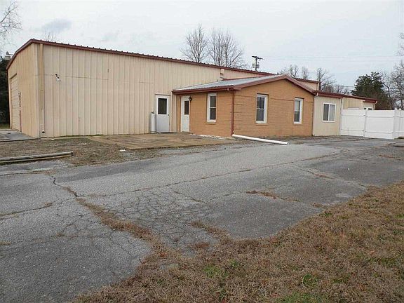 5th image of 10092 Highway 62 W
