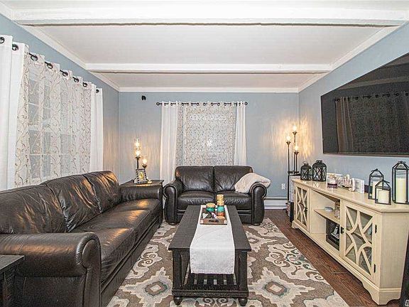 5th image of 17 Mistletoe Ln