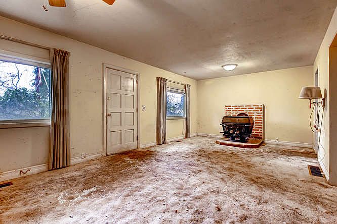 2nd image of 14803 SE Lee Ave