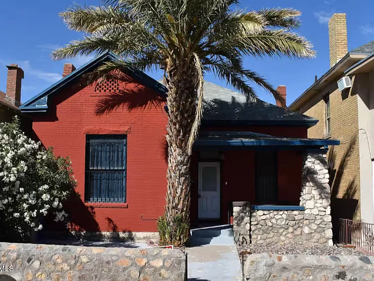 1214 N Kansas St — Photo 1