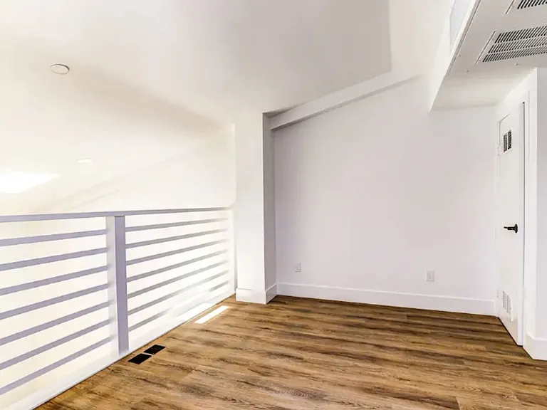 Girard Lofts — Photo 36