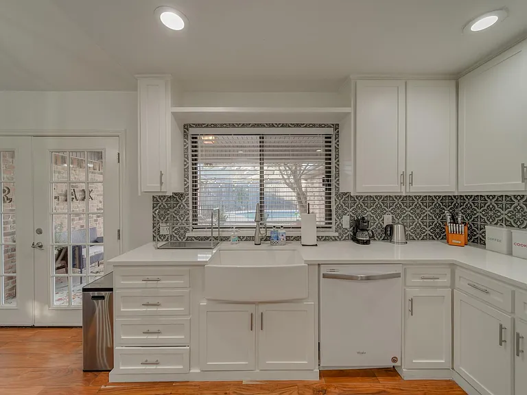 1507 Broadmoor Dr — Photo 11