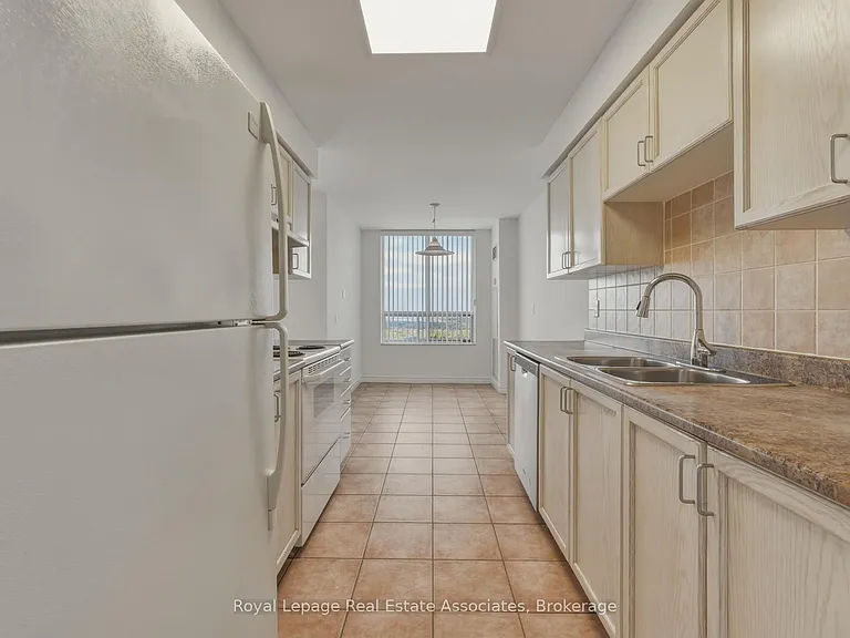 25 Kingsbridge Garden Cir #2424 — Photo 6