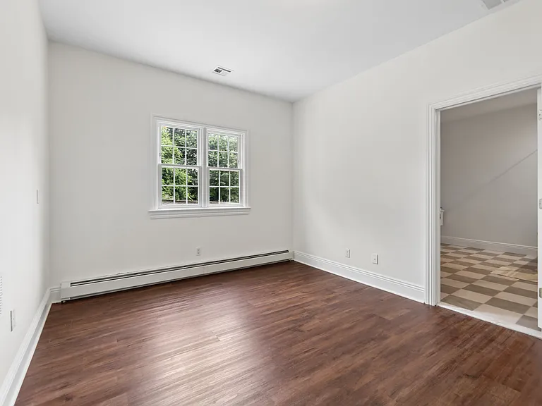 122 Helen Ct — Photo 36