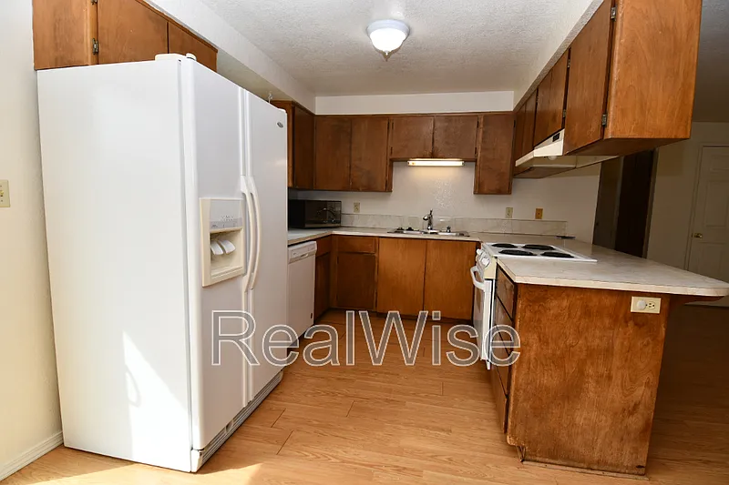 3 bed, 2.0 bath, 1484 sqft, $1,800 — Photo 3