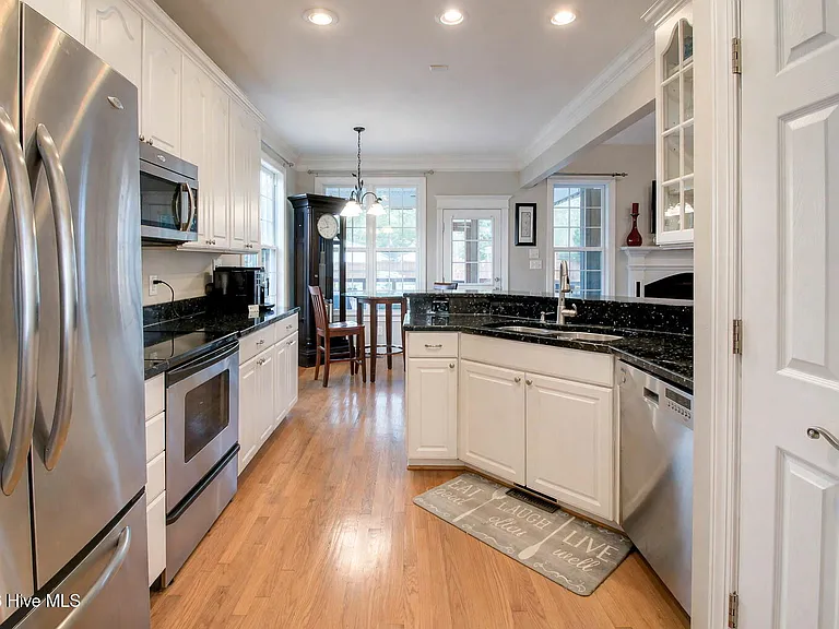 305 Holly Ln — Photo 20