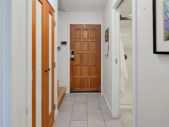 3rd image of 210 Douglas St #4