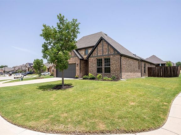 2nd image of 1967 De Berry Ln