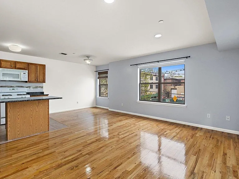 117 Logan Ave — Photo 10