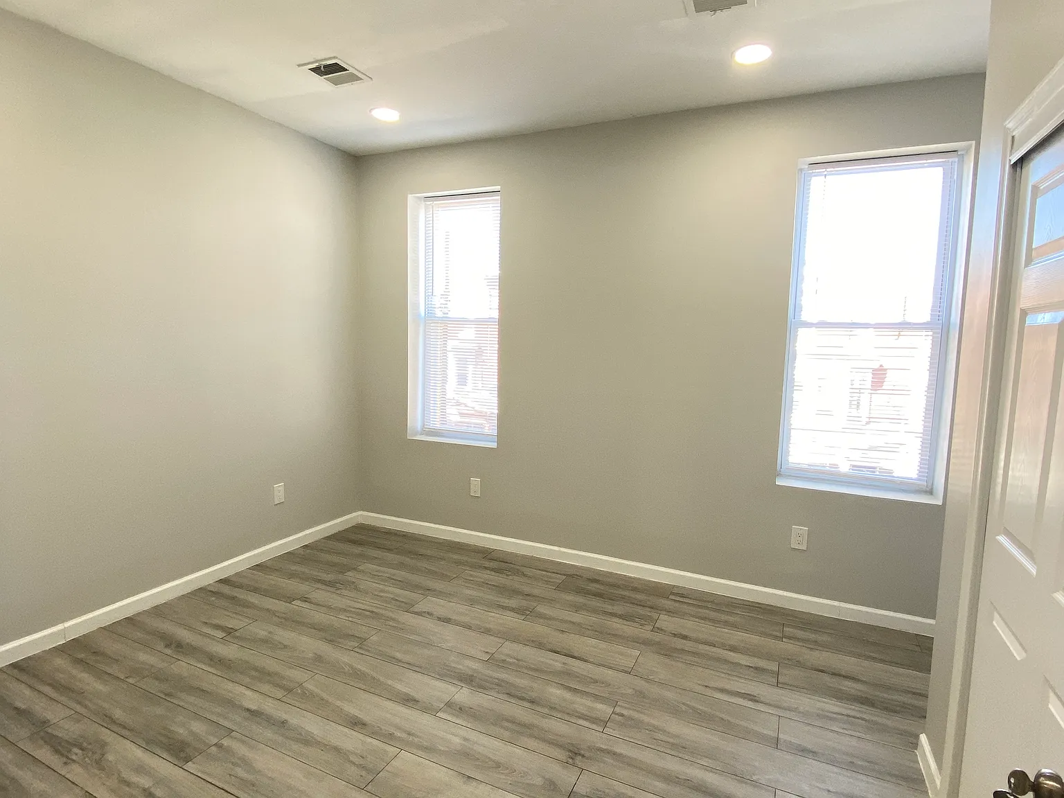 2 bed, 750 sqft, $1,300 — Photo 2