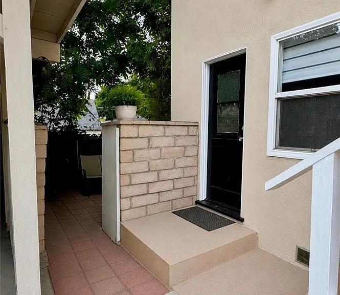 825 Green St — Photo 1