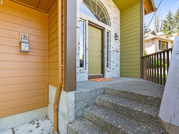 4th image of 3015 NE 98th Cir