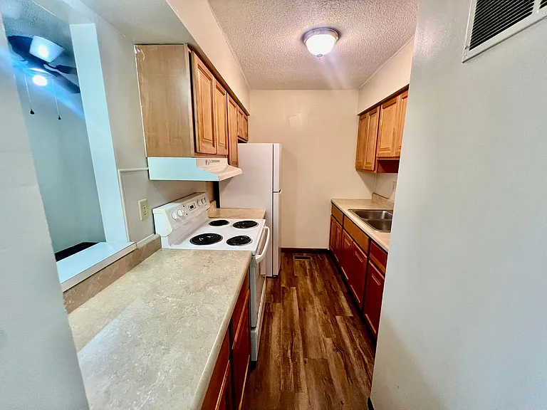 Thompson Apartments — Photo 25
