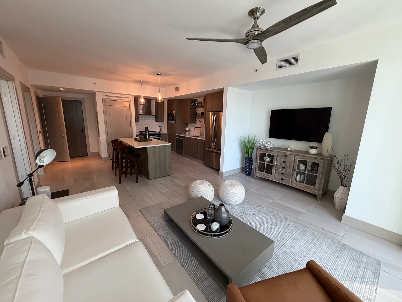 1 bed, 681 sqft, $2,720 — Photo 3