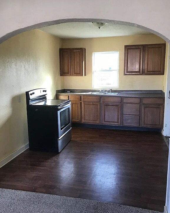 2nd image of 512 NW 95th St