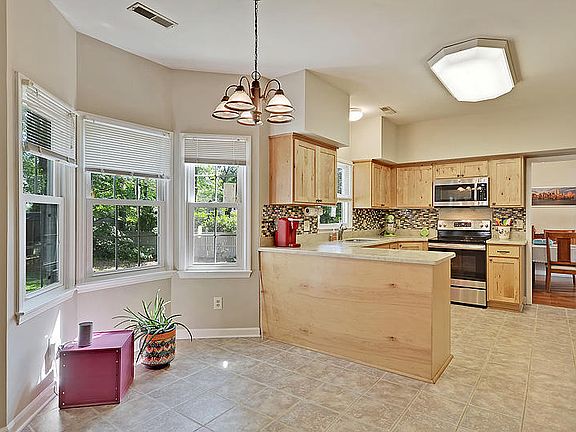 5th image of 102 Annandale Ct