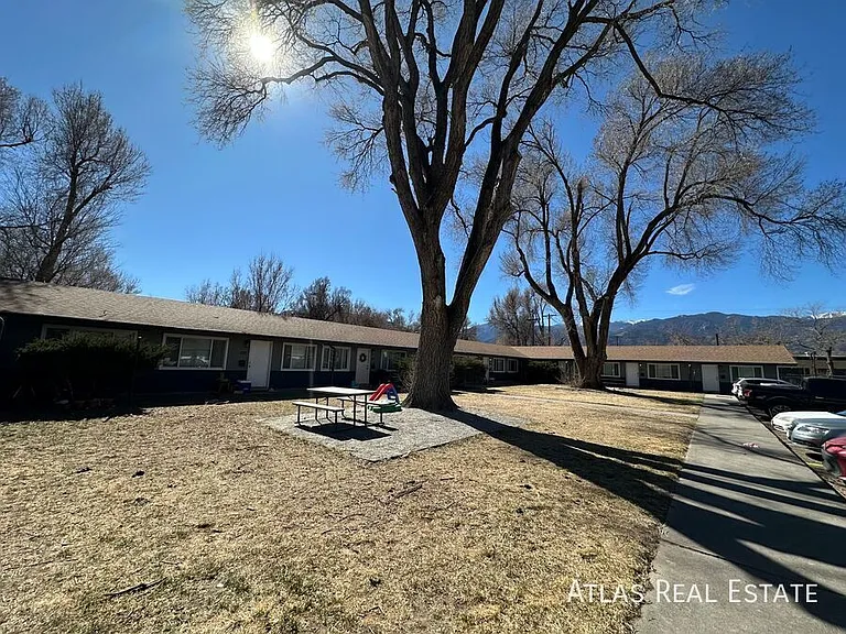 327 May Dr — Photo 14