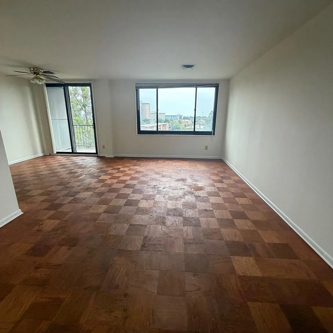 Seville A Condo — Photo 1