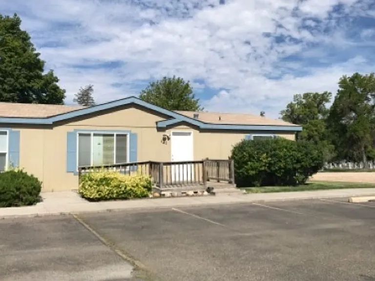 121 Aspenwood Dr — Photo 1