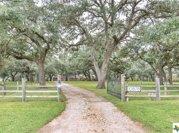 10878 Fm 822, Edna, TX 77957