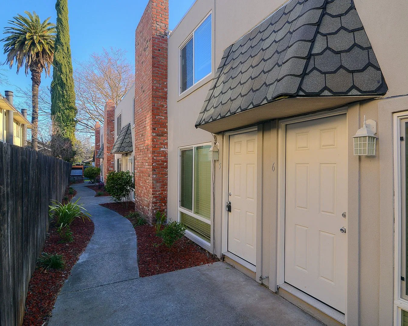 2326 V Street — Photo 2