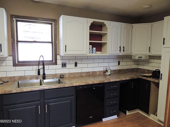 3rd image of 713 3rd Ave S