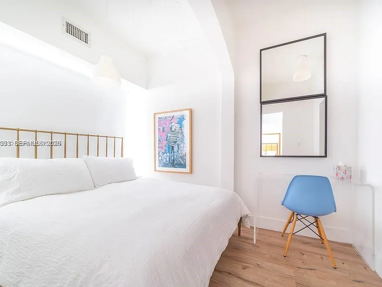 227 1st St #7 — Photo 8