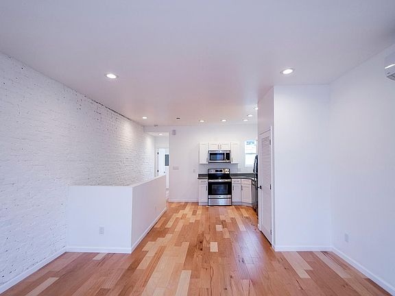 3rd image of 5346 Delancey St Unit 2