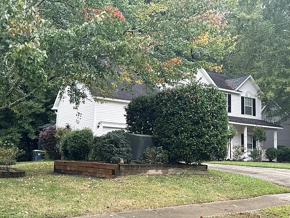 3rd image of 304 Farmhouse Loop