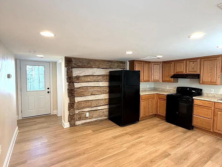 114 N Main St #B — Photo 14