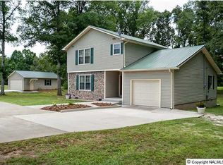 1802 Woodbreeze Cir SE, Hartselle, AL 35640