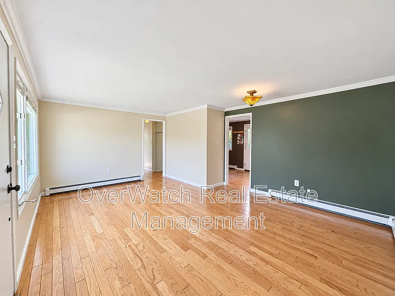 3 bed, 1.0 bath, 936 sqft, $2,400 — Photo 3