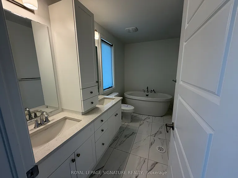 1392 William Halton Pkwy W — Photo 28