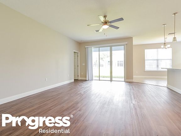3rd image of 27 Eleven Oaks Cir