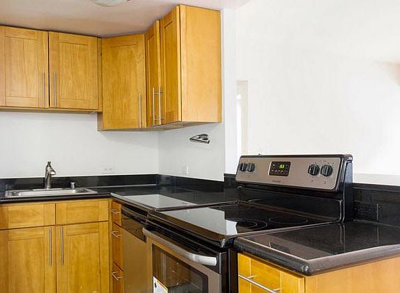 5th image of 1320 Lombard St