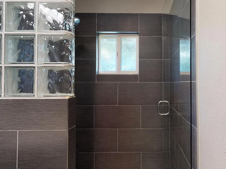 710 Telford Ave — Photo 17